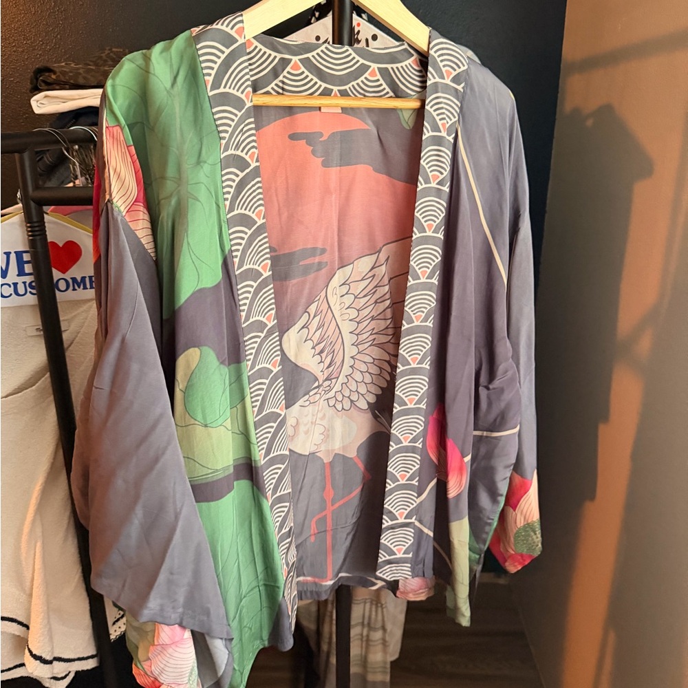 Elegant Women's Kimono Jacket in Green and Gray